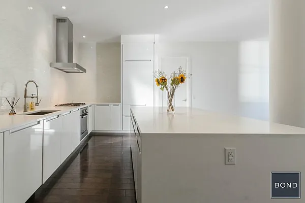 Rented by Bond New York | media 23