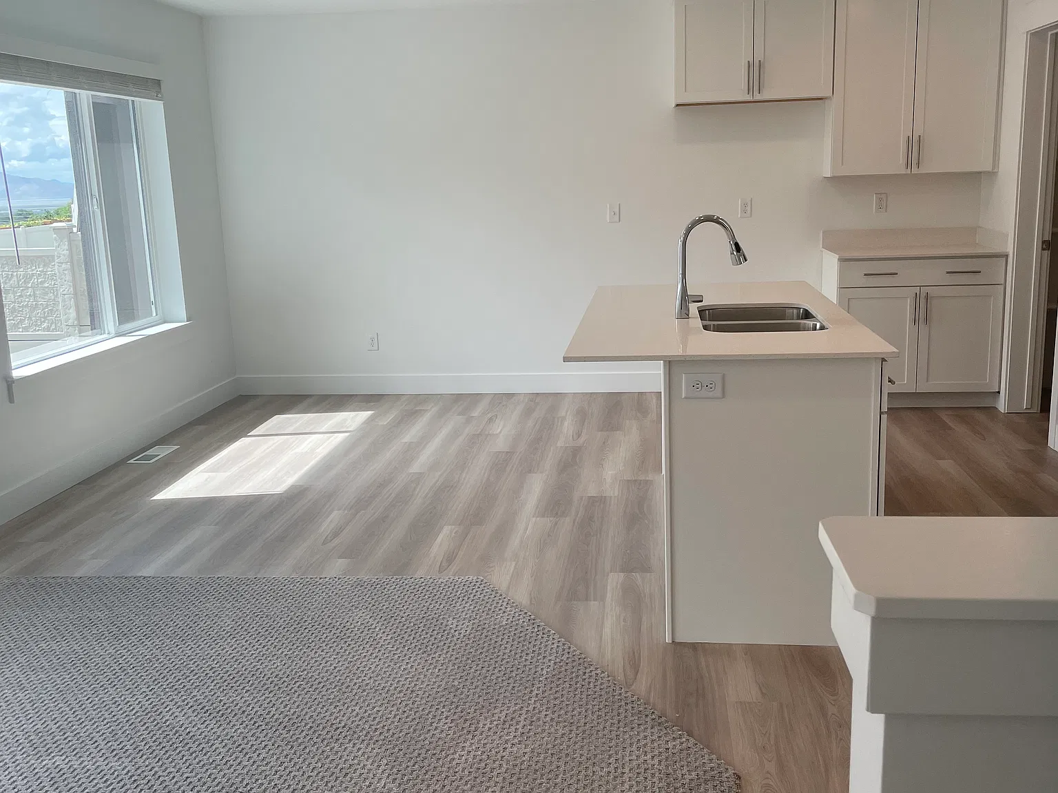 3 bed, 2.5 bath, 1642 sqft, $2,200 — Photo 3