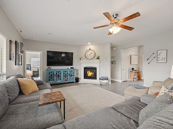 5th image of 907 Hidden Creek Dr