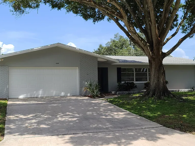 1329 Fairfield Dr — Photo 1