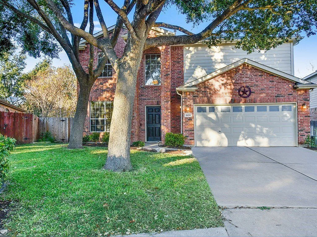 4 bed, 2.5 bath, 2195 sqft, $2,300 — Photo 1