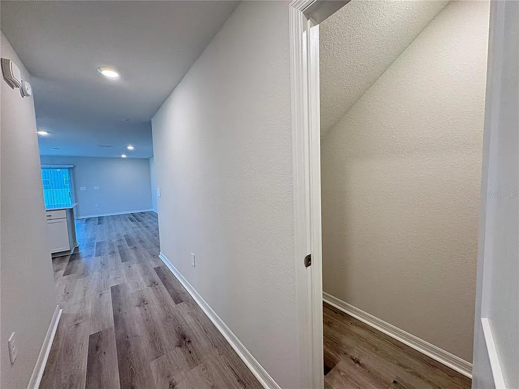 3 bed, 2.5 bath, 1730 sqft, $2,200 — Photo 4