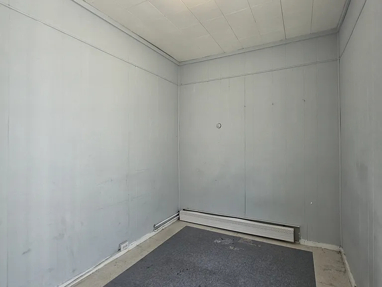 96 Brown Pl #A — Photo 17