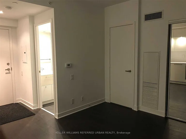 15 Grenville St #1904 — Photo 3