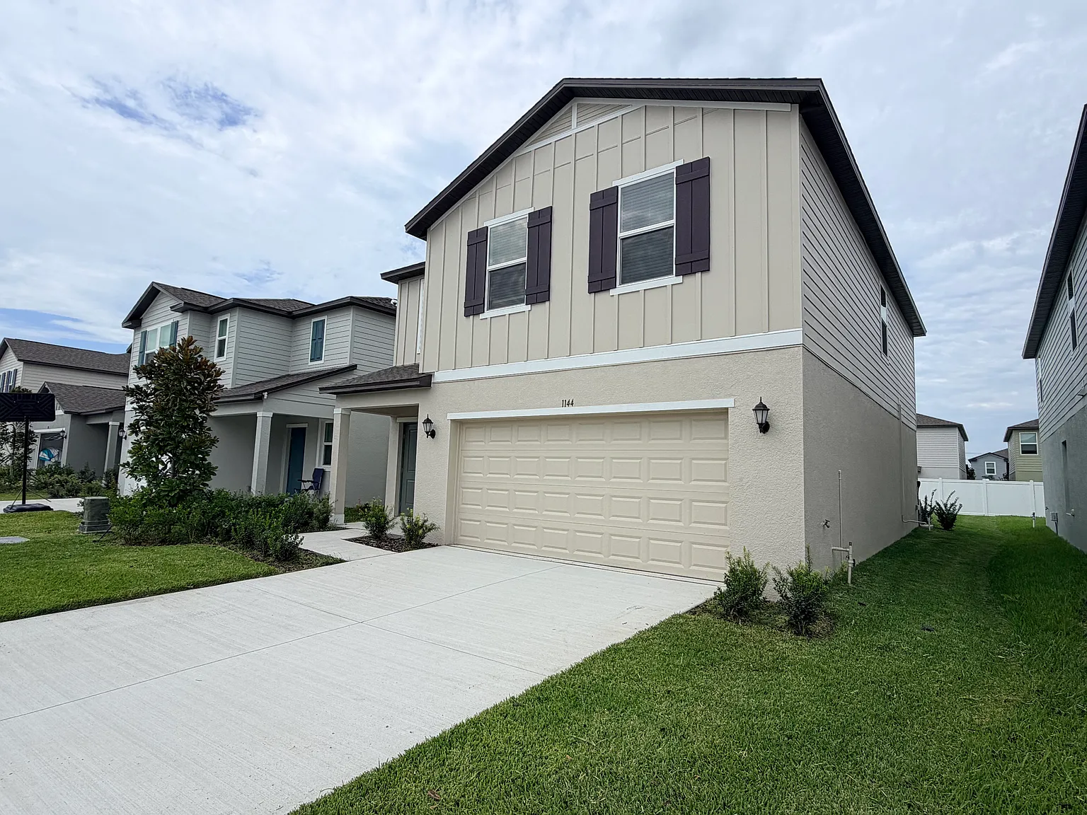 4 bed, 2.5 bath, 1874 sqft, $2,300 — Photo 2