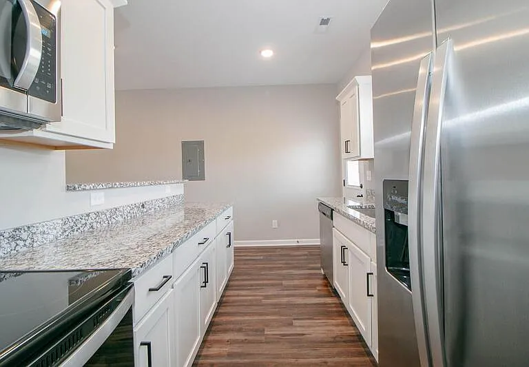 1115-E4 Hillwood Dr — Photo 11