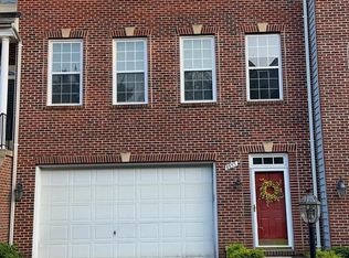8855 Modano Pl, Fairfax, VA 22031