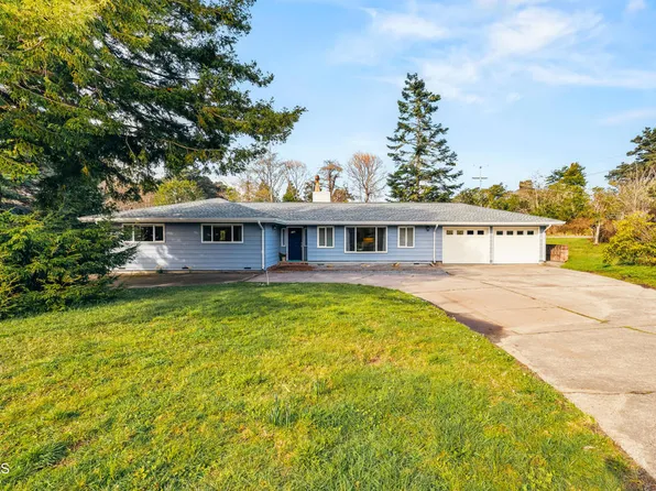 32900 Gibney Ln, Fort Bragg, CA 95437