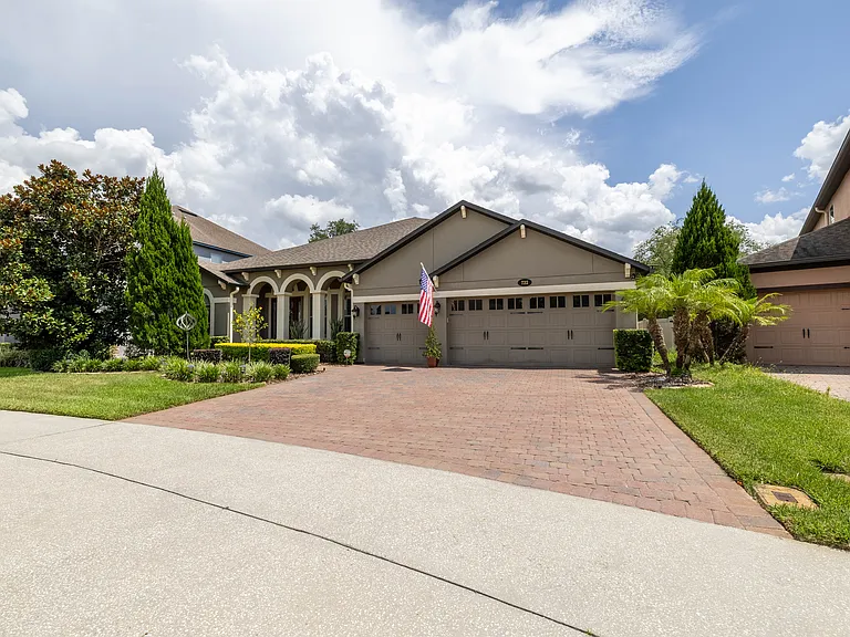 732 Stone Oak Dr — Photo 2