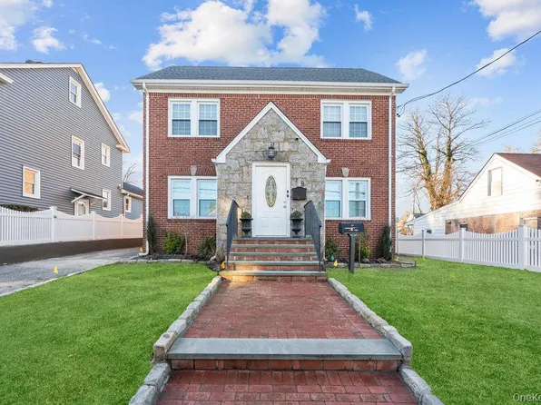 9 George St, Glen Cove, NY 11542