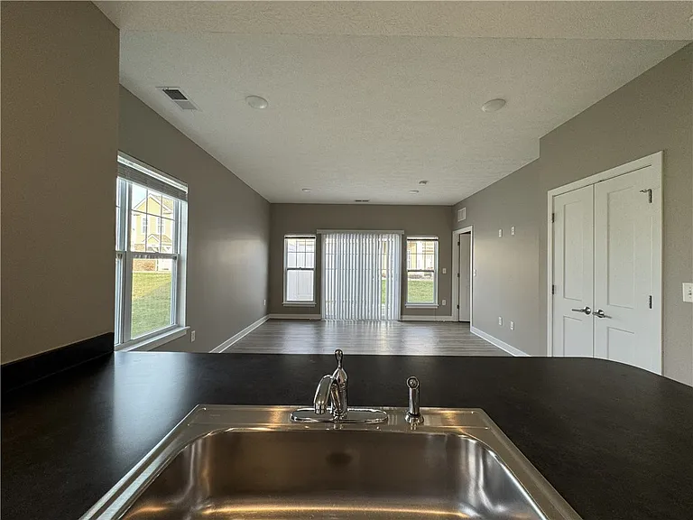 29 Green Spring Ln — Photo 7