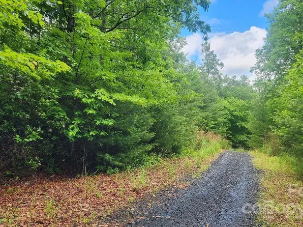 516-521 White Fawn Dr, Spruce Pine, NC 28777