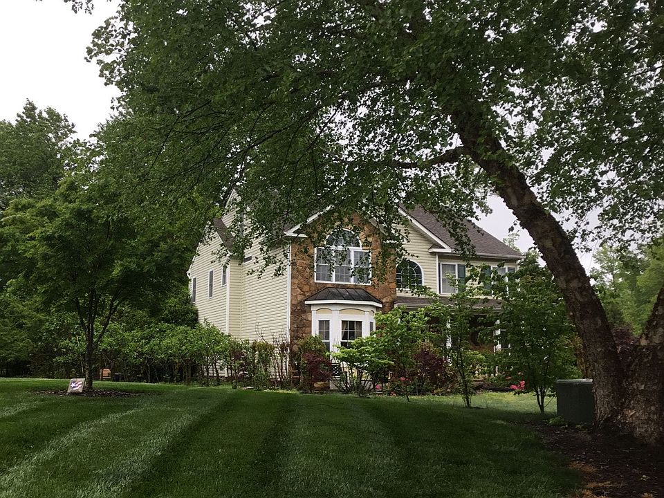 2nd image of 11942 Sugar Hill Dr