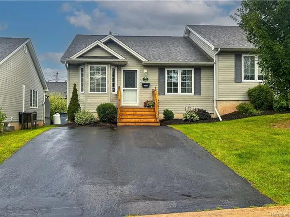 142 Sanford St, Riverview, NB E1B 1H9