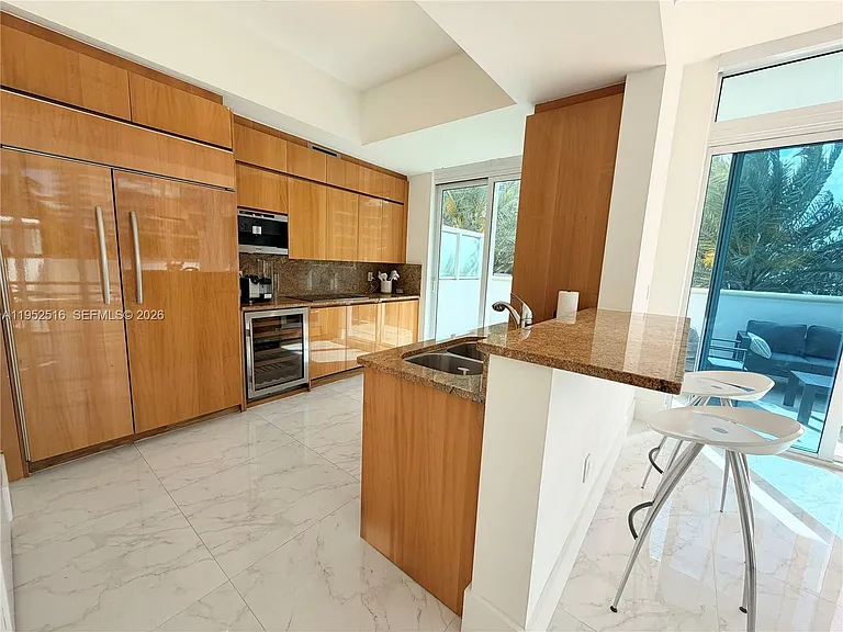 50 S Pointe Dr #LOFT4 — Photo 14