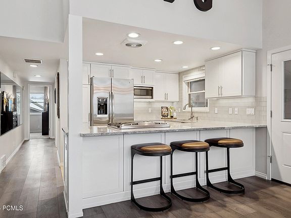 3rd image of 467 Windrift Ln #4