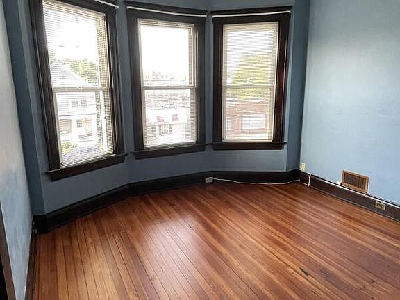 3rd image of 2418 Robertson Ave #1