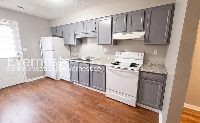 4424 Torrance Dr NW — Photo 3