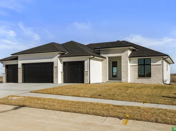 10703 S 220th St, Gretna, NE 68028