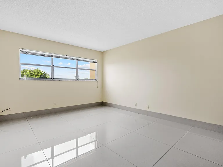 3590 Via Poinciana #510 — Photo 11