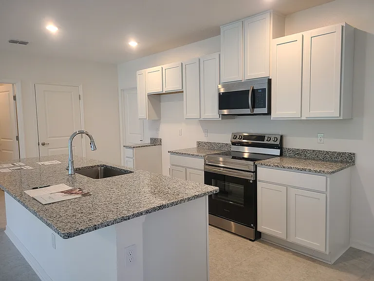 61 Rickenbacker Dr — Photo 4