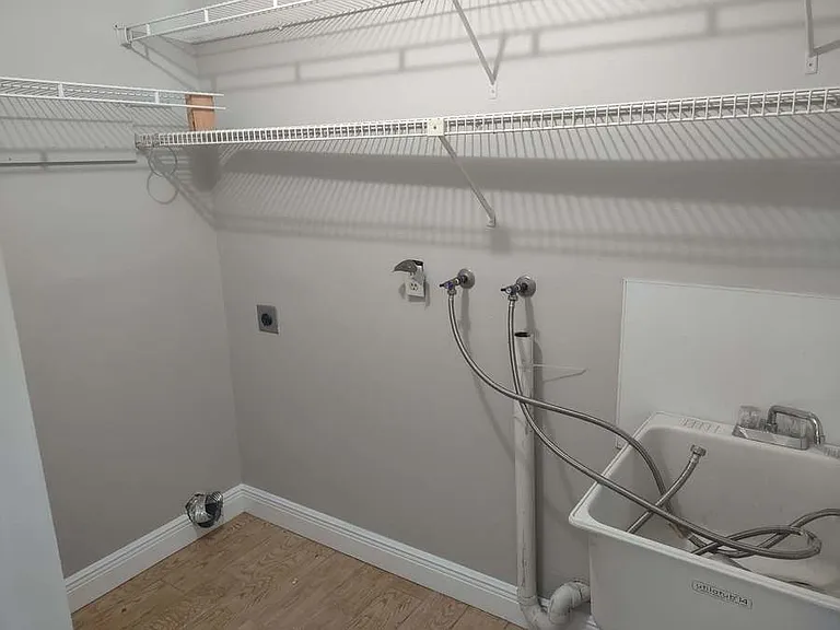 8811 Seeley Ln — Photo 14