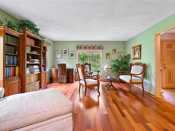 4th image of 4027 Pin Oak Ct