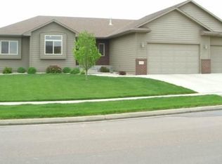 6908 S Heatherridge Ave, Sioux Falls, SD 57108