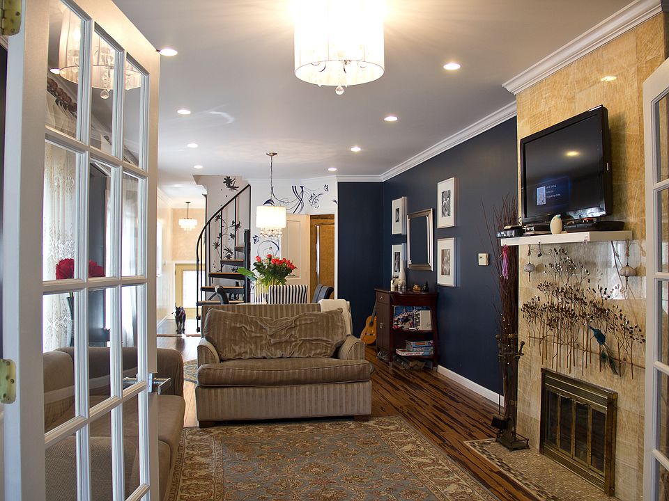 1st image of 38 Avenue S