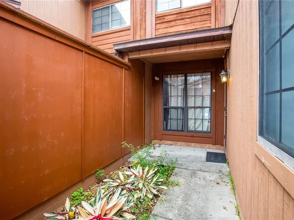 5746 SW 8th Pl, Gainesville, FL 32607