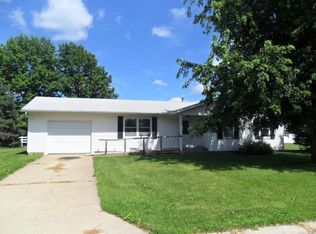 124 Lofgren Dr, Mediapolis, IA 52637