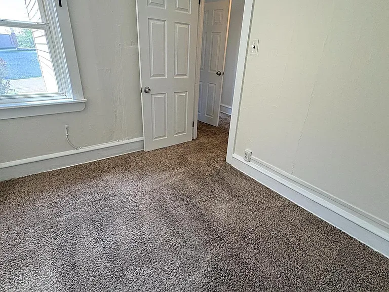 917 Koehler St — Photo 11