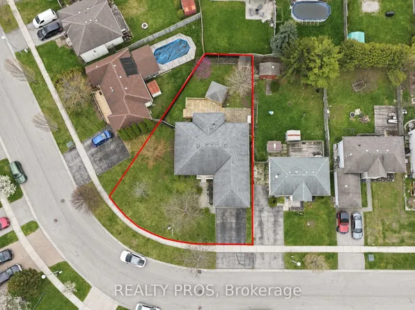 38 Pebble Beach Ct, Woodstock, ON N4S 8X2