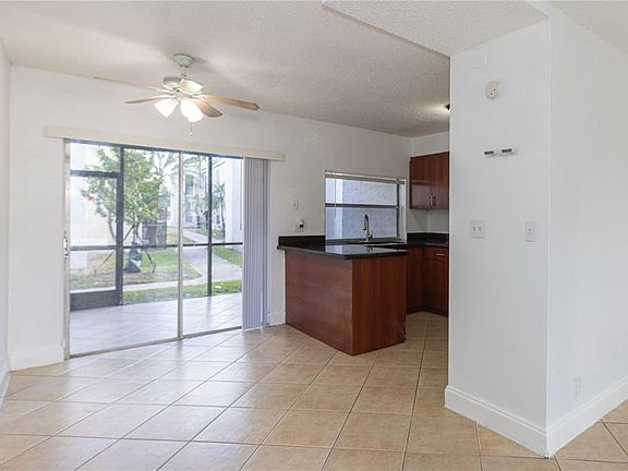 4th image of 4415 Treehouse Ln #4415