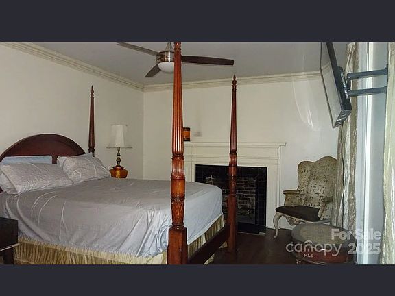4th image of 229 W Park Ave