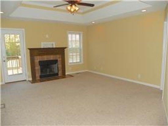 2nd image of 2977 Erskine Dr
