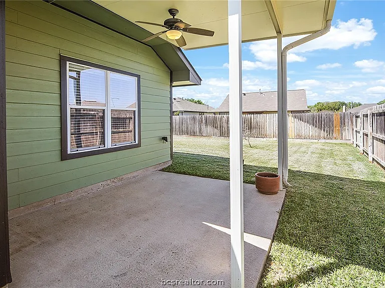 916 Crested Point Dr — Photo 22