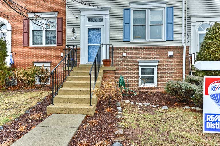 1st image of 14704 Grobie Pond Ln