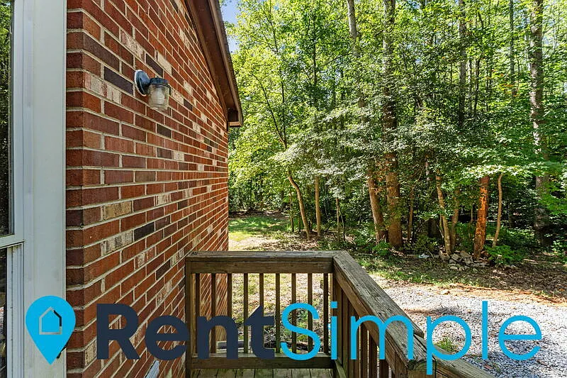 3 bed, 2.5 bath, 1128 sqft, $2,095 — Photo 4