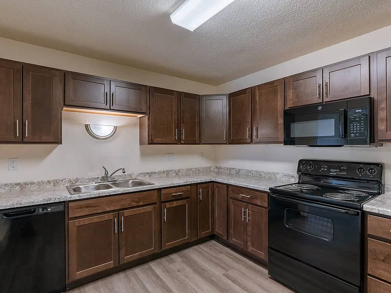 Fargo, ND Village West Apartments | Kitchen