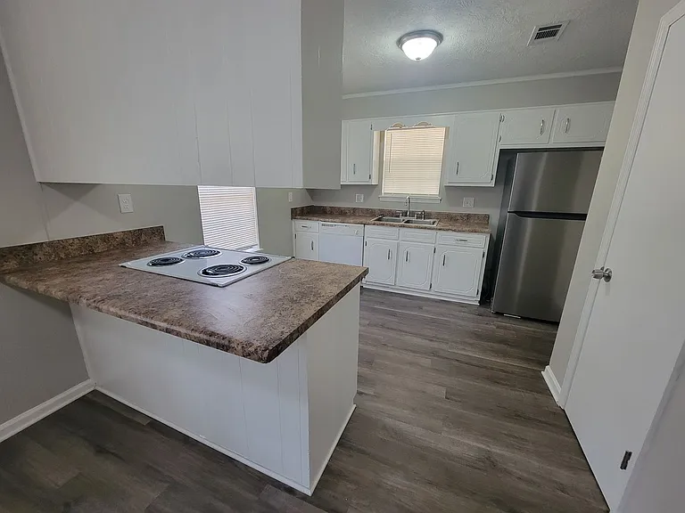 611 Langley Ct — Photo 6