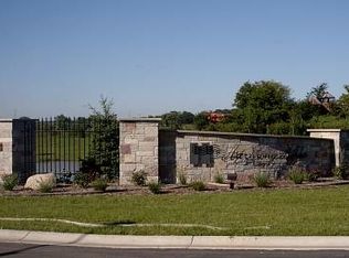 W134N6129 Tall Oak Ct, Menomonee Falls, WI 53051