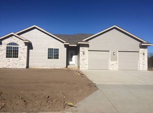 701 Rittgers Ln, Salina, KS 67401