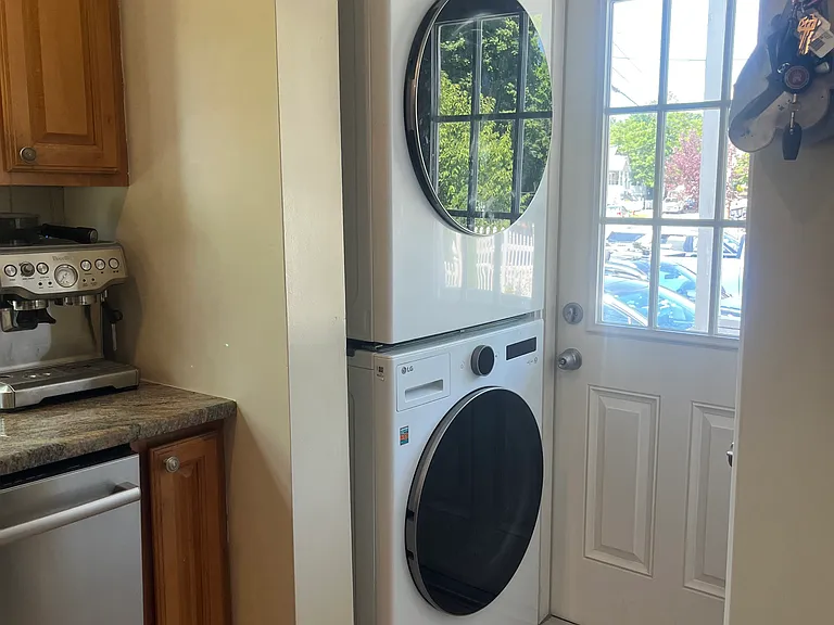 33 Bancroft St #33 — Photo 8