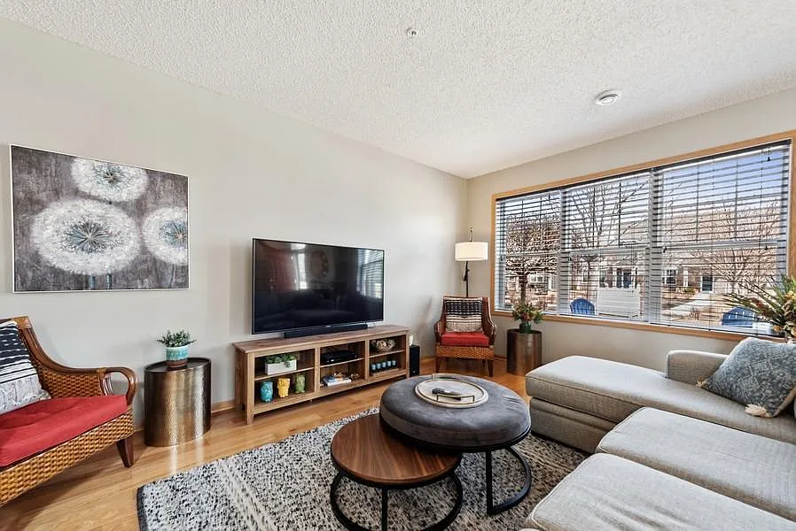 3 bed, 2.5 bath, 1970 sqft, $2,650 — Photo 4