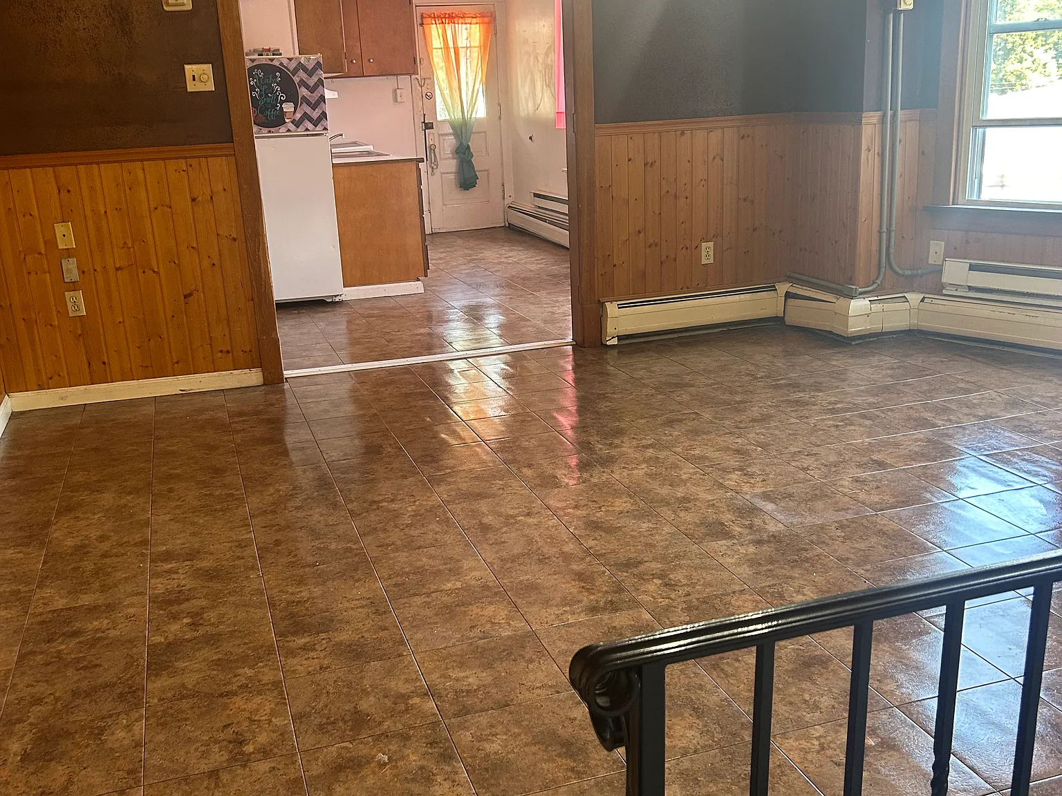 2 bed, 1090 sqft, $1,050 — Photo 3