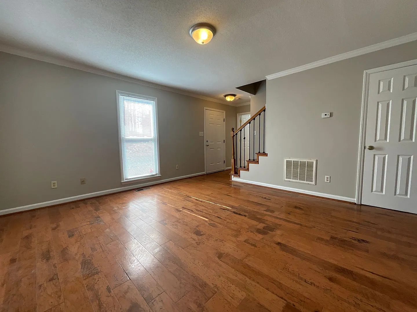 Spacious 2 story 3 Bed, 2 bath Home! — Photo 2