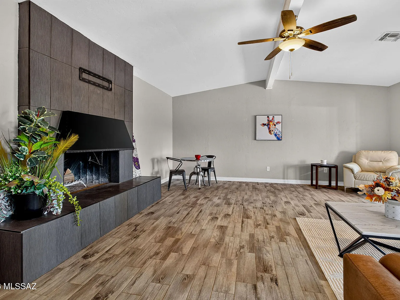 5 bed, 2.0 bath, 3424 sqft, $4,600 — Photo 4