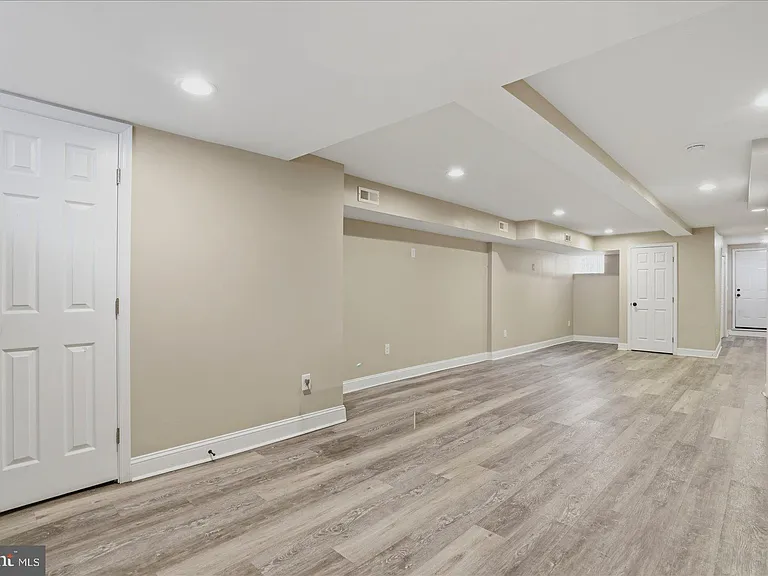 2605 Denison St — Photo 17