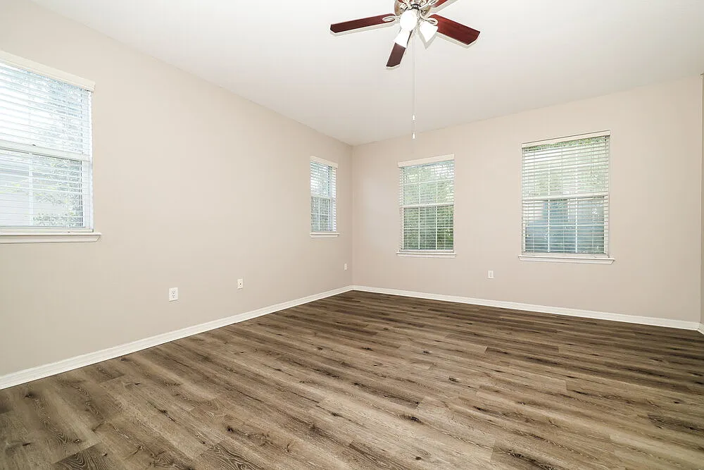 3 bed, 2.0 bath, 1626 sqft, $2,030 — Photo 4